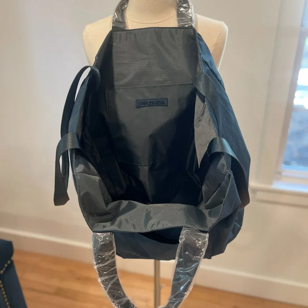 Free People Nwot Holms Recycled Reversible Nylon Tote In Midnight Blue - Picture 6 of 7